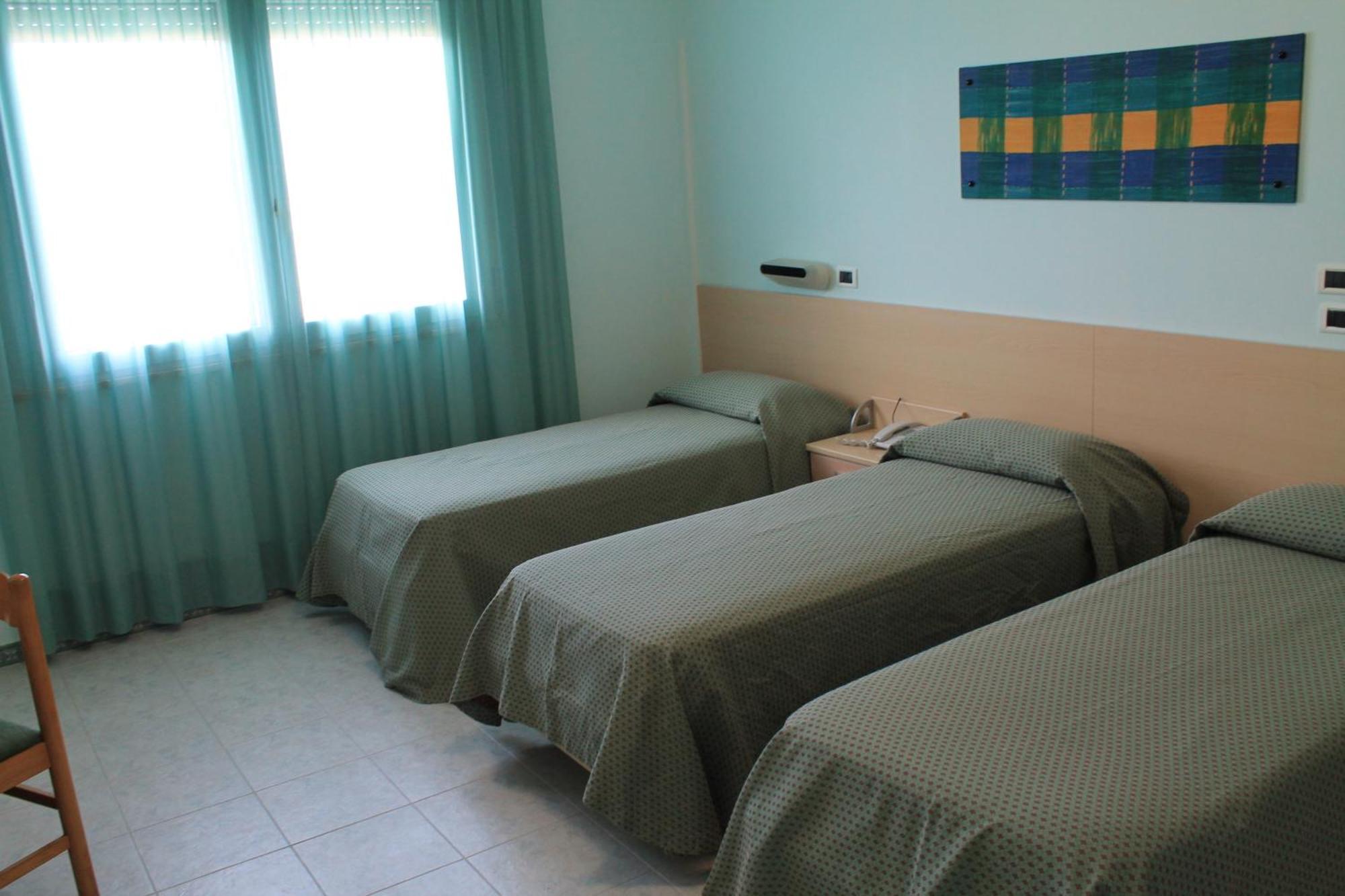 Hotel Minerva Бриндизи Номер фото