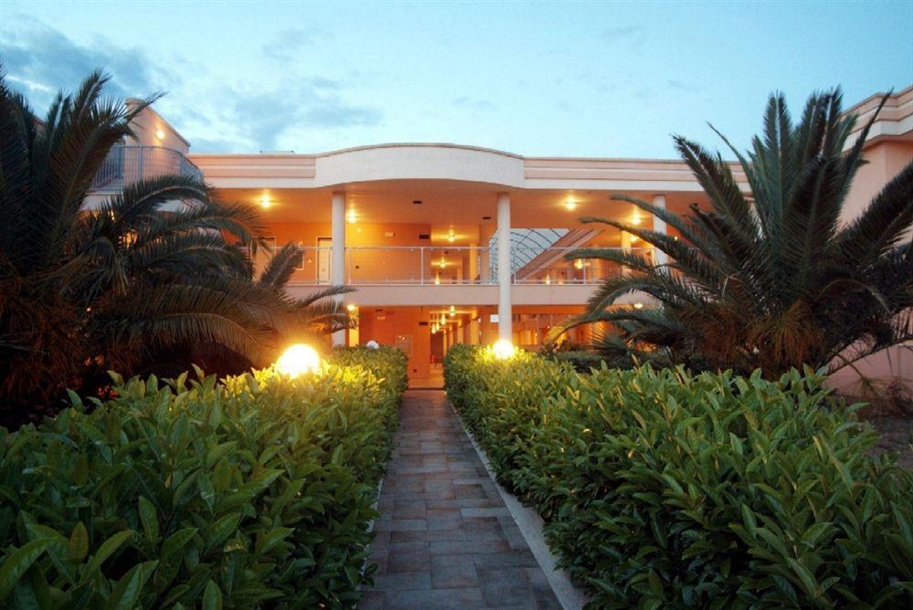 Hotel Minerva Бриндизи Экстерьер фото