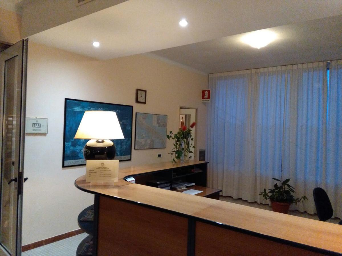 Hotel Minerva Бриндизи Экстерьер фото